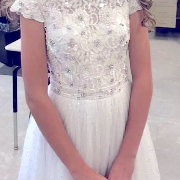 Beautiful WHITE Sherri Hill - Picture 15 of 15